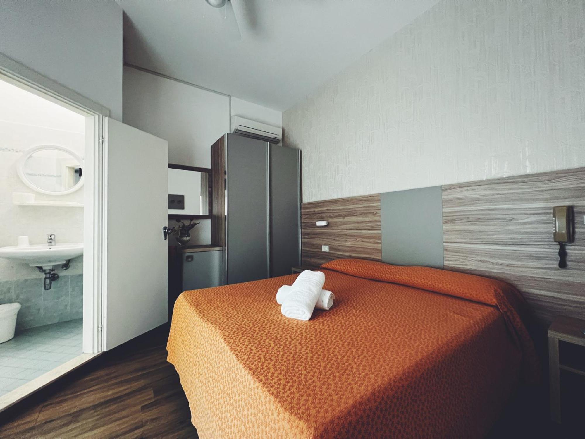 Hotel Ramona Римини Экстерьер фото