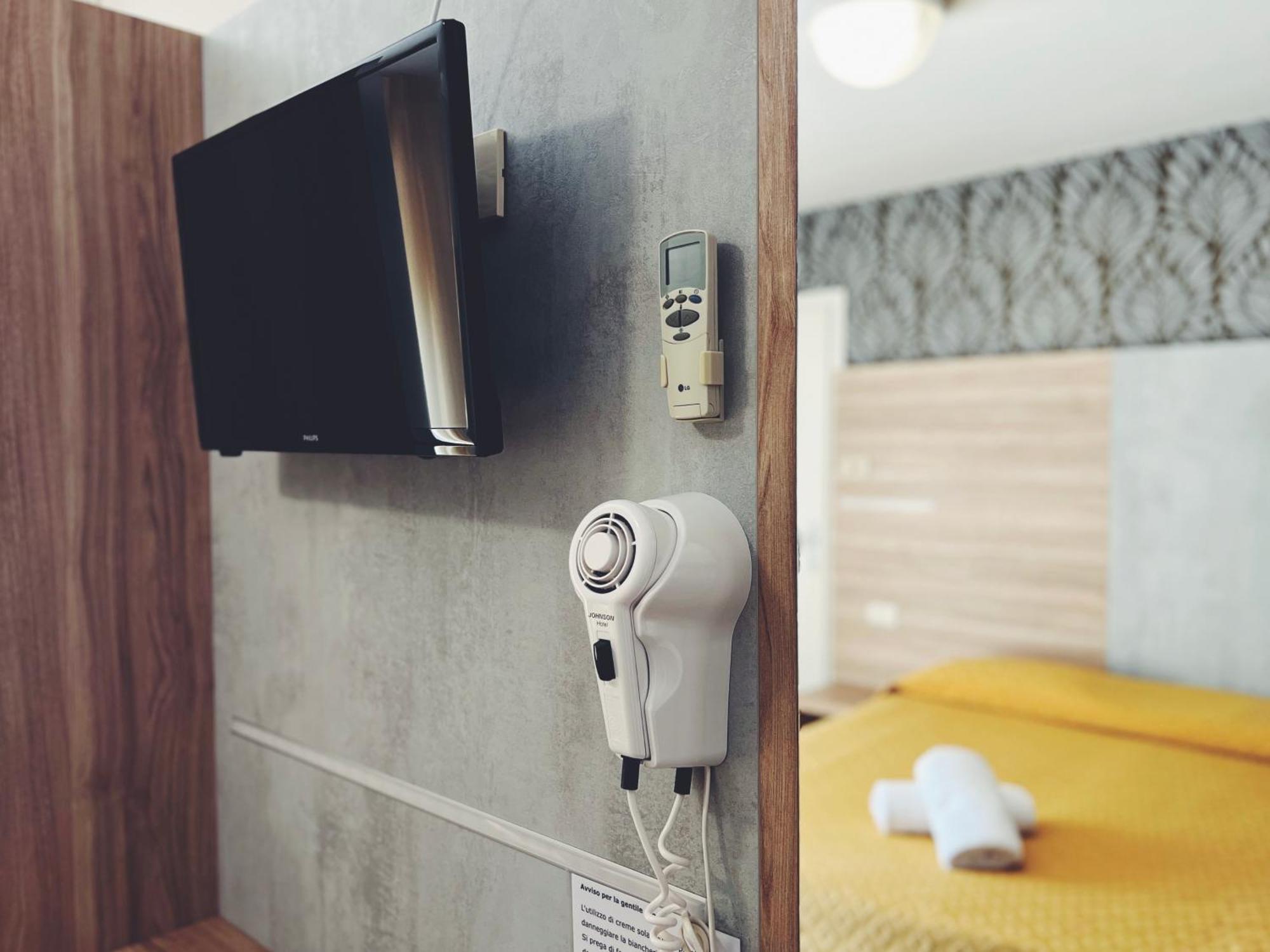 Hotel Ramona Римини Экстерьер фото